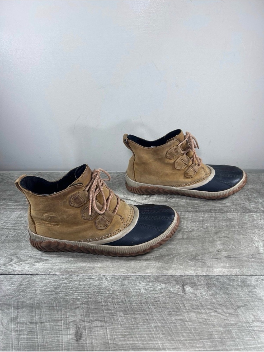 SOREL Out 'N About Plus NL3069 Elk Waterproof Leather Womens Ankle Boots Size 8